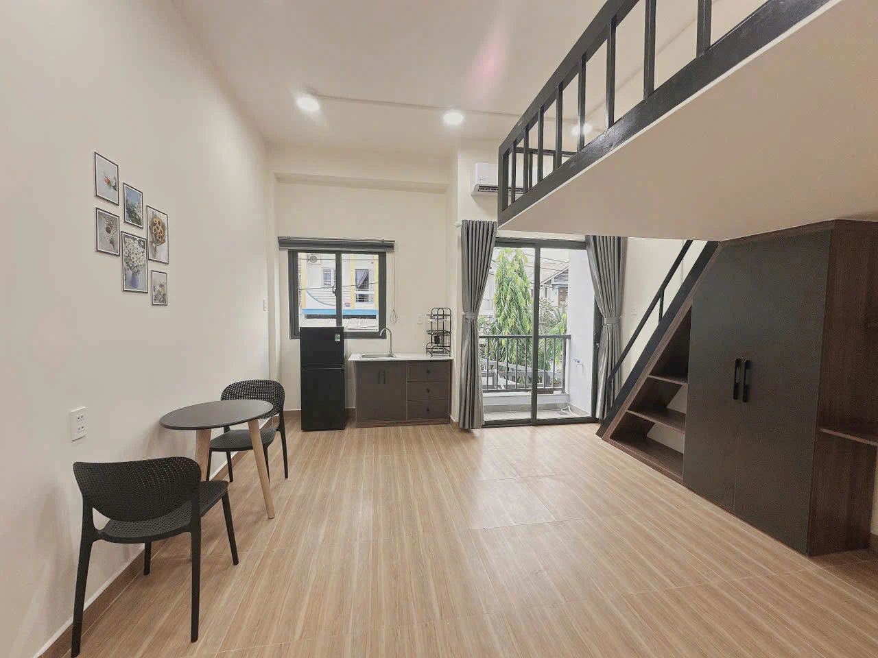 Duplex Ban Công 55m² Gần ĐH Văn Lang