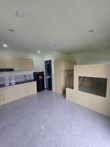 Căn Hộ Dịch Vụ Rộng Có Ban Công Gần Công Viên Làng Hoa - anh 1